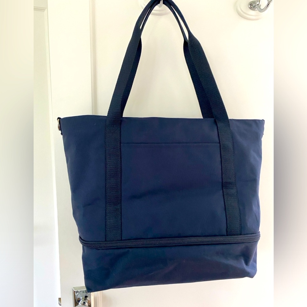Navy blue Tote. Lo & Sons Catalina Deluxe